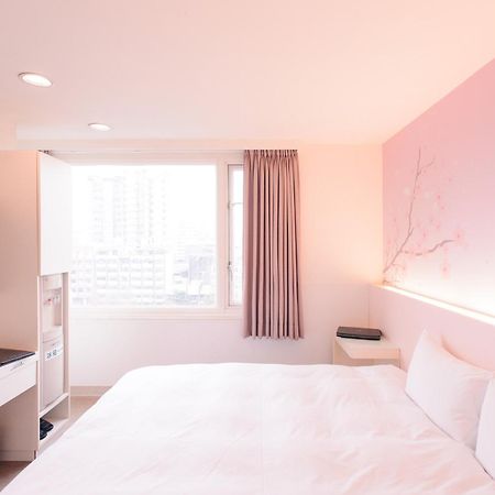 Kiwi Express Hotel - Zhong Zheng Branch Taichung Eksteriør billede