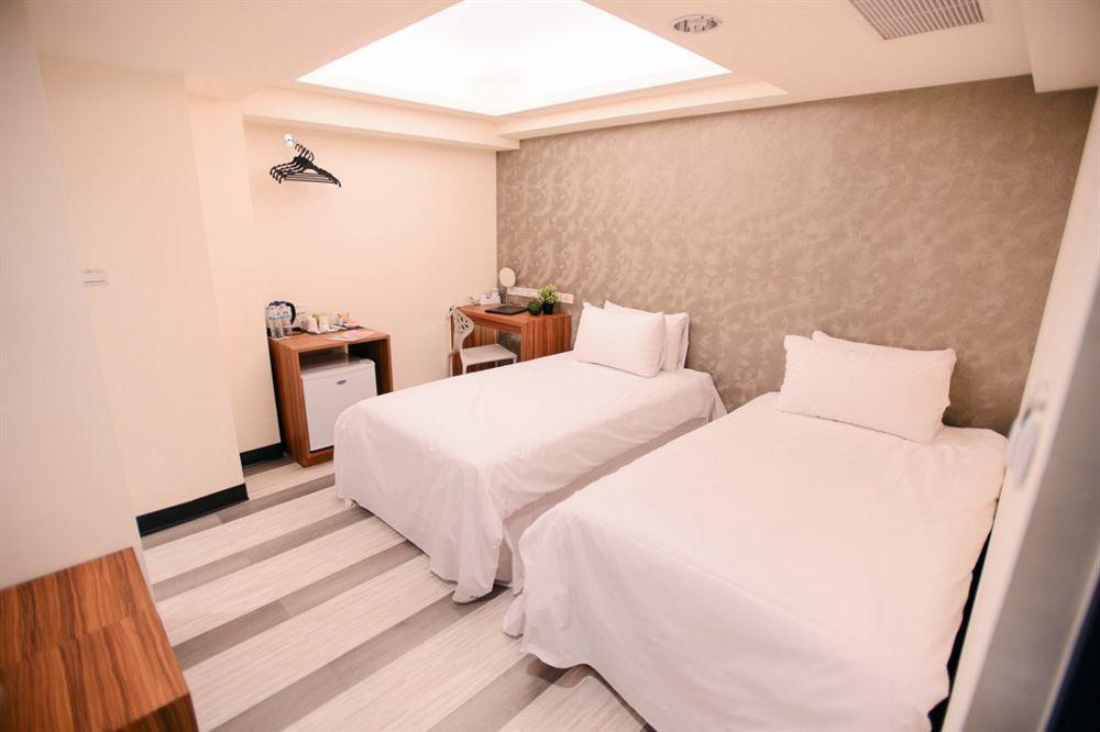 Kiwi Express Hotel - Zhong Zheng Branch Taichung Eksteriør billede