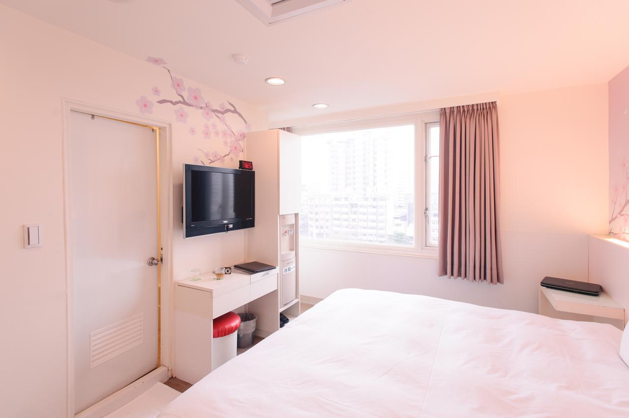 Kiwi Express Hotel - Zhong Zheng Branch Taichung Eksteriør billede