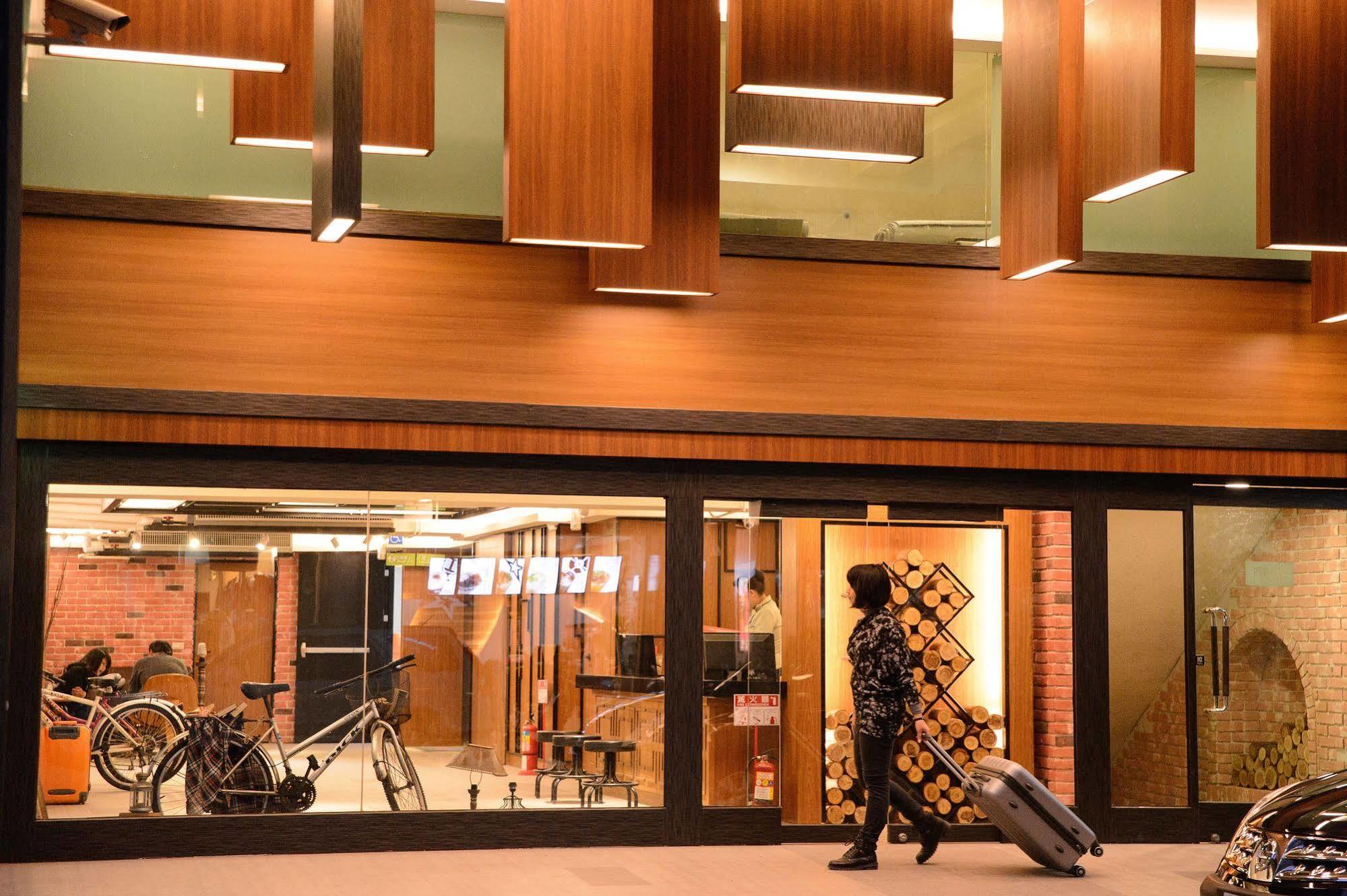 Kiwi Express Hotel - Zhong Zheng Branch Taichung Eksteriør billede