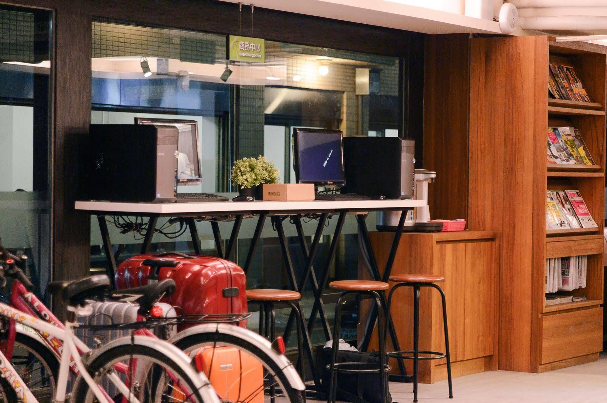 Kiwi Express Hotel - Zhong Zheng Branch Taichung Eksteriør billede