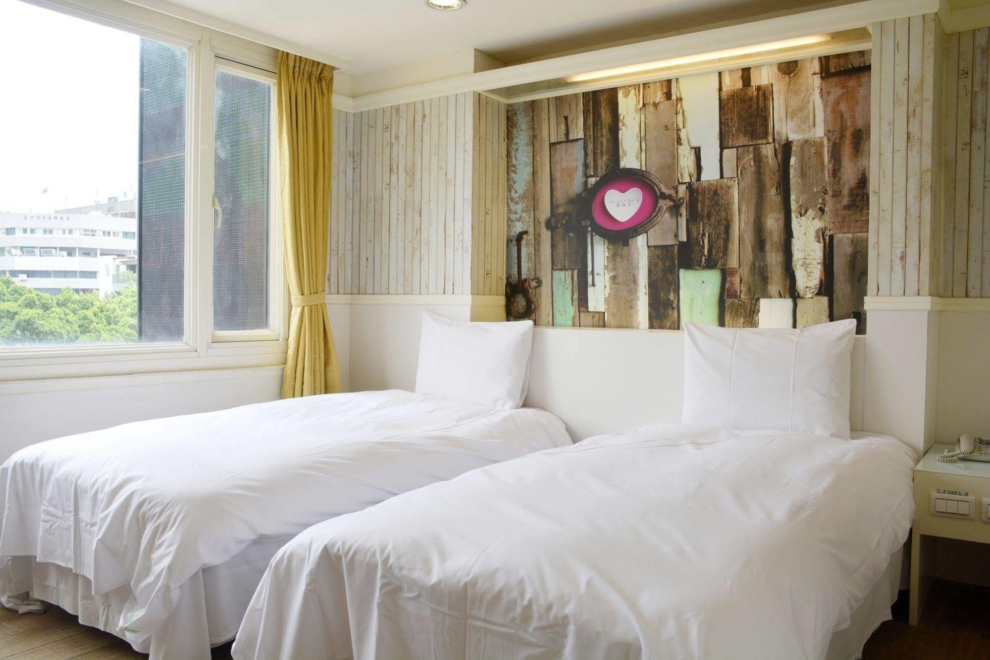 Kiwi Express Hotel - Zhong Zheng Branch Taichung Eksteriør billede