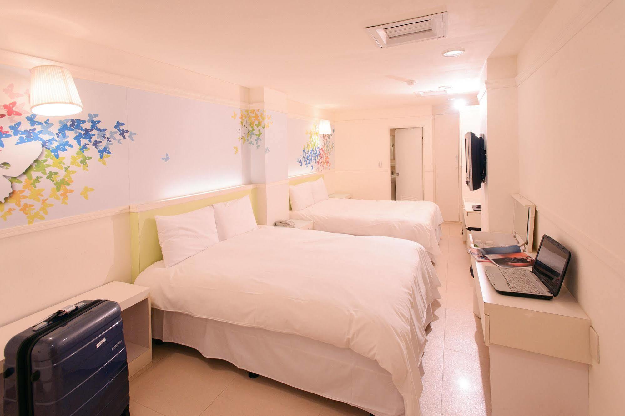 Kiwi Express Hotel - Zhong Zheng Branch Taichung Eksteriør billede