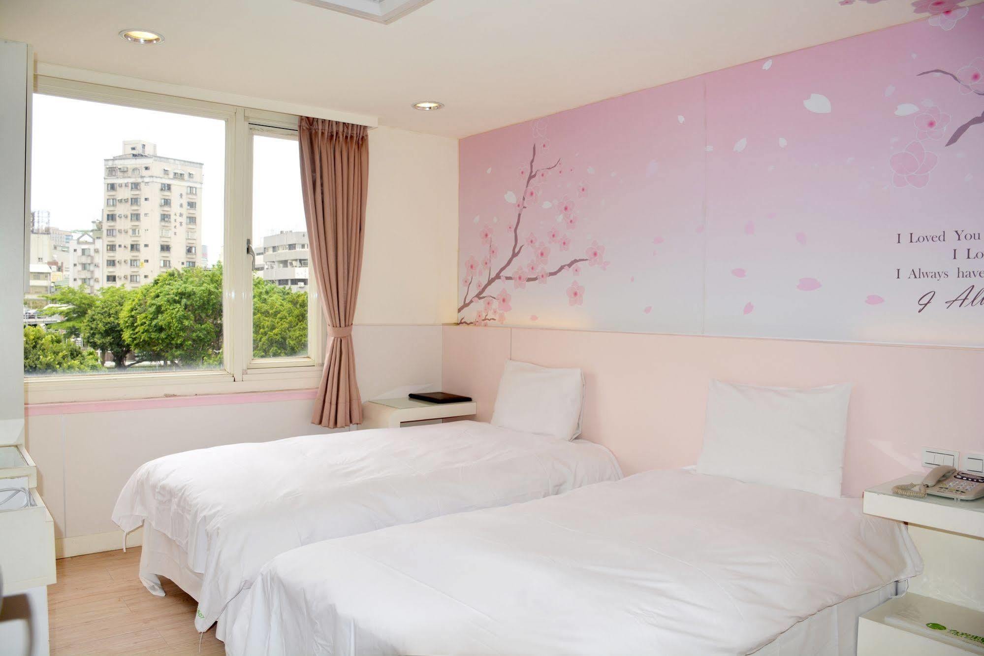 Kiwi Express Hotel - Zhong Zheng Branch Taichung Eksteriør billede
