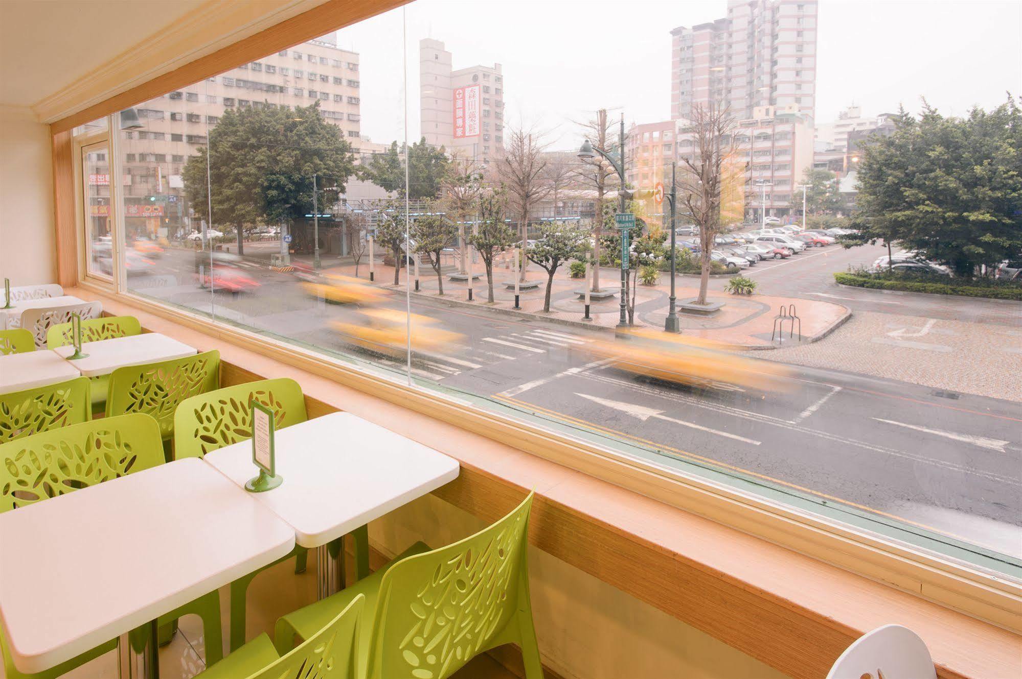 Kiwi Express Hotel - Zhong Zheng Branch Taichung Eksteriør billede