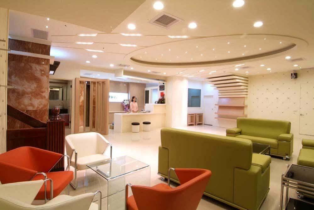 Kiwi Express Hotel - Zhong Zheng Branch Taichung Eksteriør billede