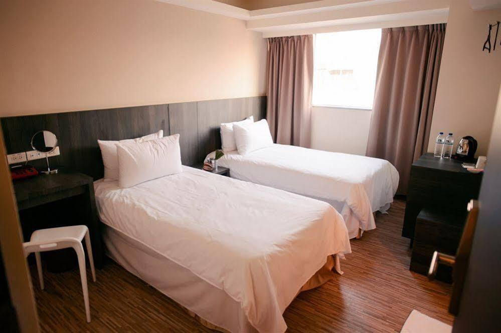 Kiwi Express Hotel - Zhong Zheng Branch Taichung Eksteriør billede